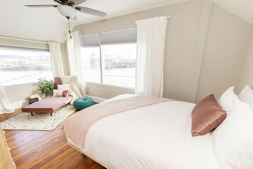 Cozy Riverfront Bungalow With Stunning Views Covington Zewnętrze zdjęcie