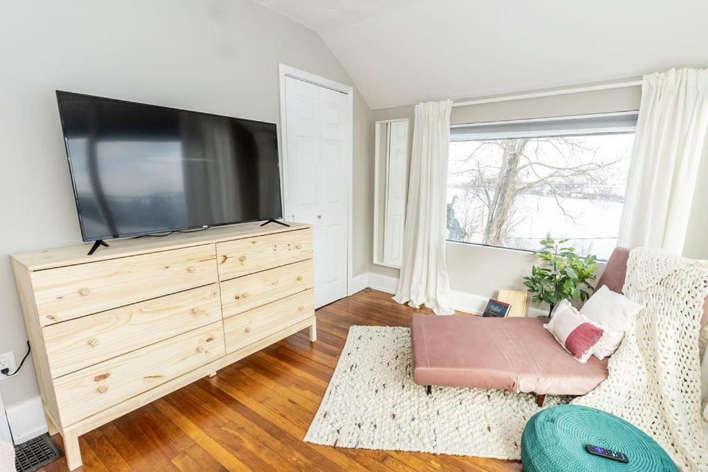 Cozy Riverfront Bungalow With Stunning Views Covington Zewnętrze zdjęcie