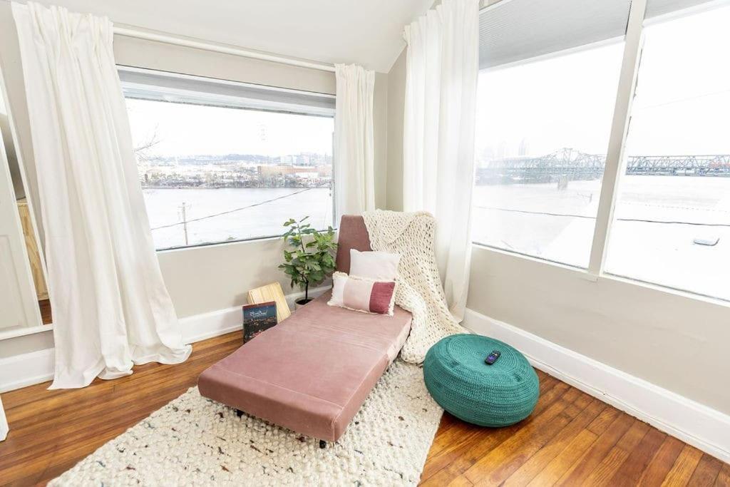Cozy Riverfront Bungalow With Stunning Views Covington Zewnętrze zdjęcie